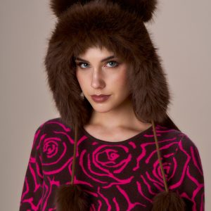 Cappello faux fur con nastri pom pon