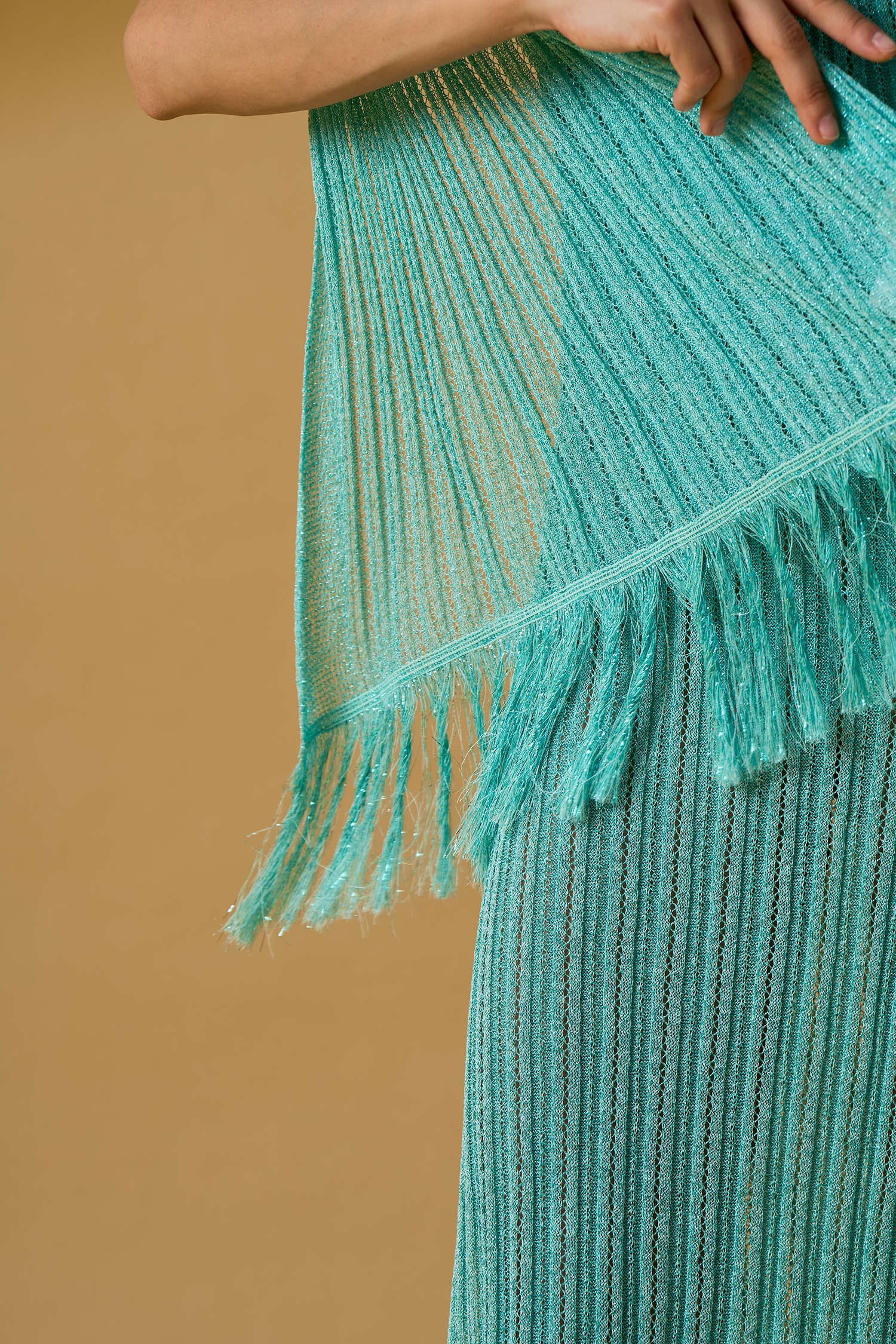 Stola lurex con frange - immagine 4