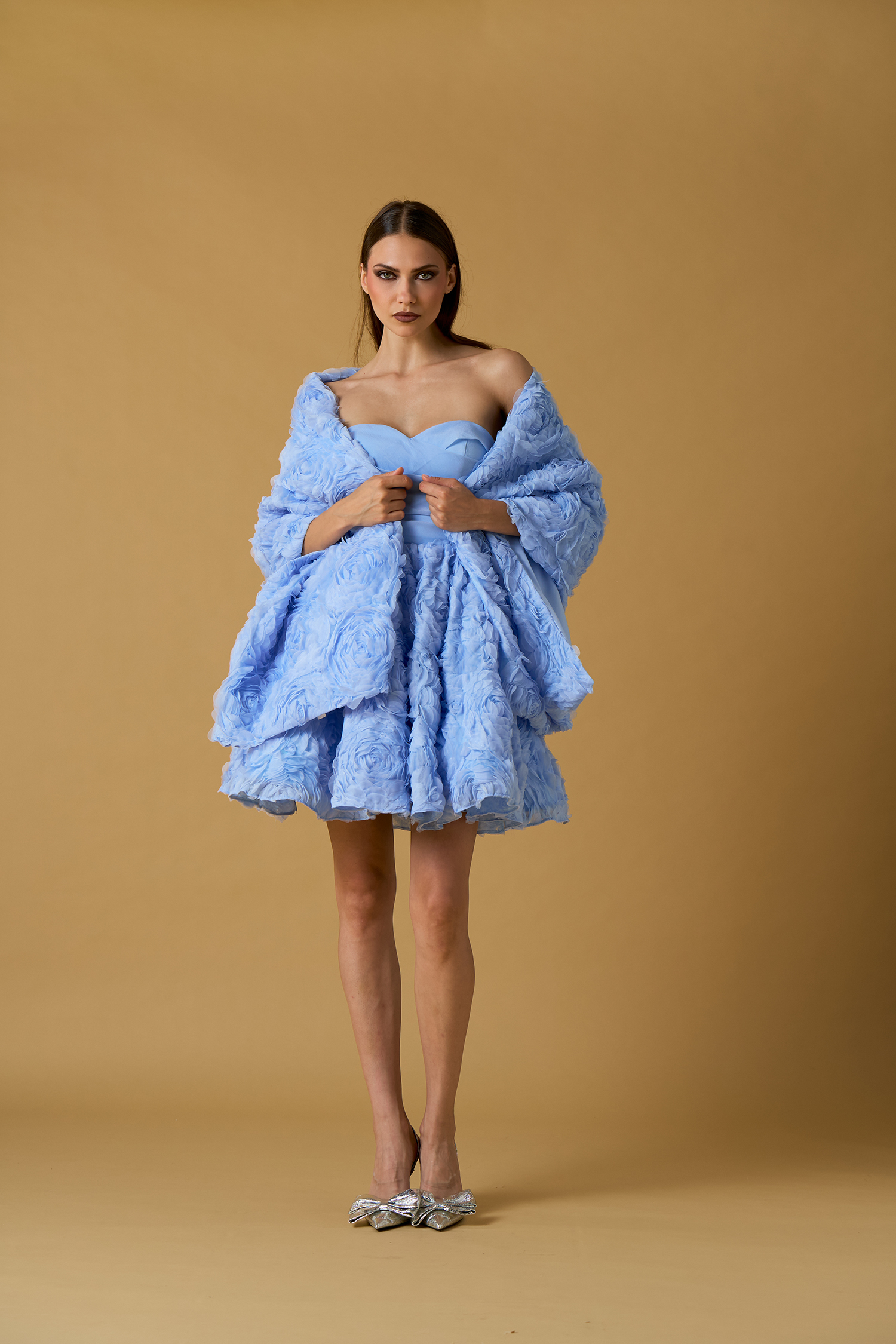 Abito corto tulle con rose - immagine 5