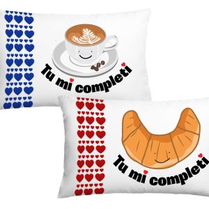 Coppia di Federe Cuscino Letto Sanvalentino – Cappuccino e Croissaint – Tu Mi Completi – Colazione – Dimensioni: 69×39 cm – Idea Regalo