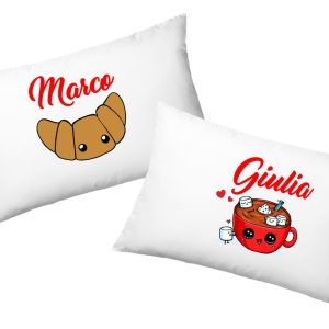 Coppia Federe  Personalizzate – Amore – Cioccolata e Cornetto – [PERSONALIZZA NOMI] – Festa Innamorati – Cuscino San Valentino- Idea Regalo Fidanzata – Regalo per Coppia