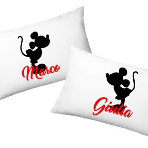 Coppia Federe  Personalizzate – Amore – Mouse in love – [PERSONALIZZA NOMI] – Festa Innamorati – Cuscino San Valentino- Idea Regalo Fidanzata – Regalo per Coppia