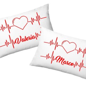 Coppia Federe  Personalizzate – Amore – Cuore elttrocardiogramma dell’amore – [PERSONALIZZA NOMI] – Festa Innamorati – Cuscino San Valentino- Idea Regalo Fidanzata – Regalo per Coppia
