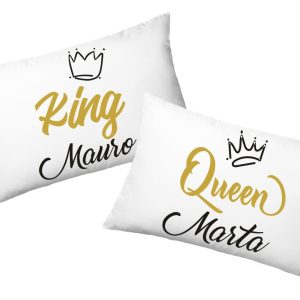 Coppia Federe  Personalizzate – Amore – King – Queen – Lui e Lei – [PERSONALIZZA NOMI] – Festa Innamorati – Cuscino San Valentino- Idea Regalo Fidanzata – Regalo per Coppia