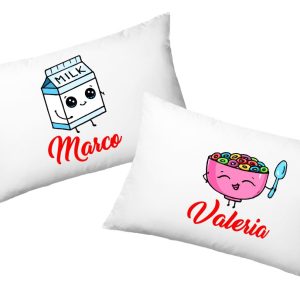 Coppia Federe  Personalizzate – Amore – Latte e Cereali – [PERSONALIZZA NOMI] – Festa Innamorati – Cuscino San Valentino- Idea Regalo Fidanzata – Regalo per Coppia