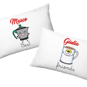 Coppia Federe  Personalizzate – Amore – Migliore Amico – Best Friends – Caffettiera e Tazza – [PERSONALIZZA NOMI] – Festa Innamorati – Maglietta- SanValentino – Idea Regalo Fidanzata -Regalo per Coppia