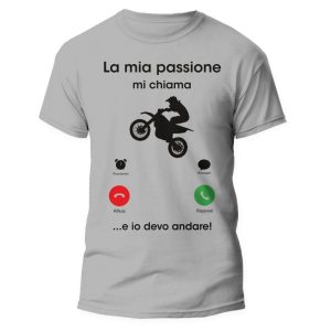 Tshirt Sport Divertente – Motocross – La Mia Passione mi chiama e io Devo Andare – Idea Regalo Uomo