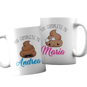 Coppia Tazze  Personalizzate – Amore – Popò simpatica- Tu mi completi – [PERSONALIZZA NOMI] – Festa Innamorati – Maglietta – SanValentino – Idea Regalo Fidanzata – Regalo per Coppia
