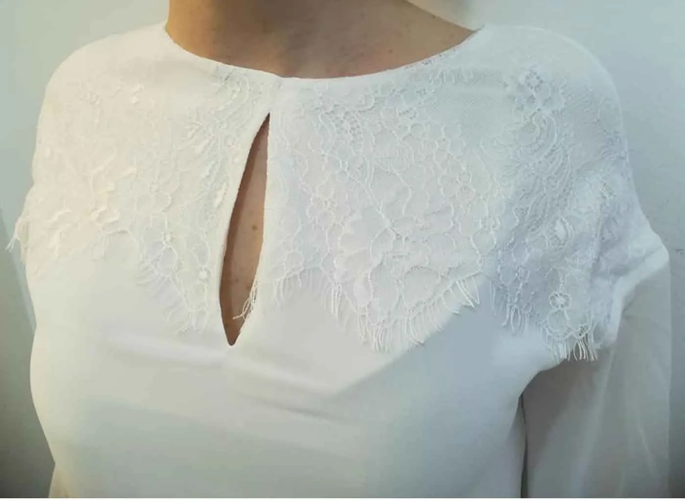 Blusa Guess velata e pizzo Art W93H92W8SL0 - immagine 6