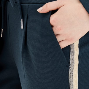 B. Young Pantaloni Cropped